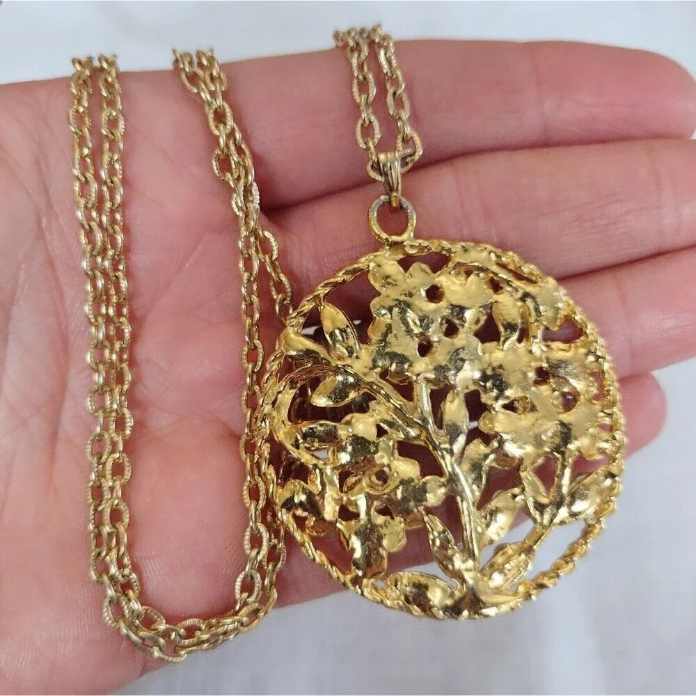Vintage Crushed Coral & Green Stone Pendant Floral Flowers Gold Tone Necklace